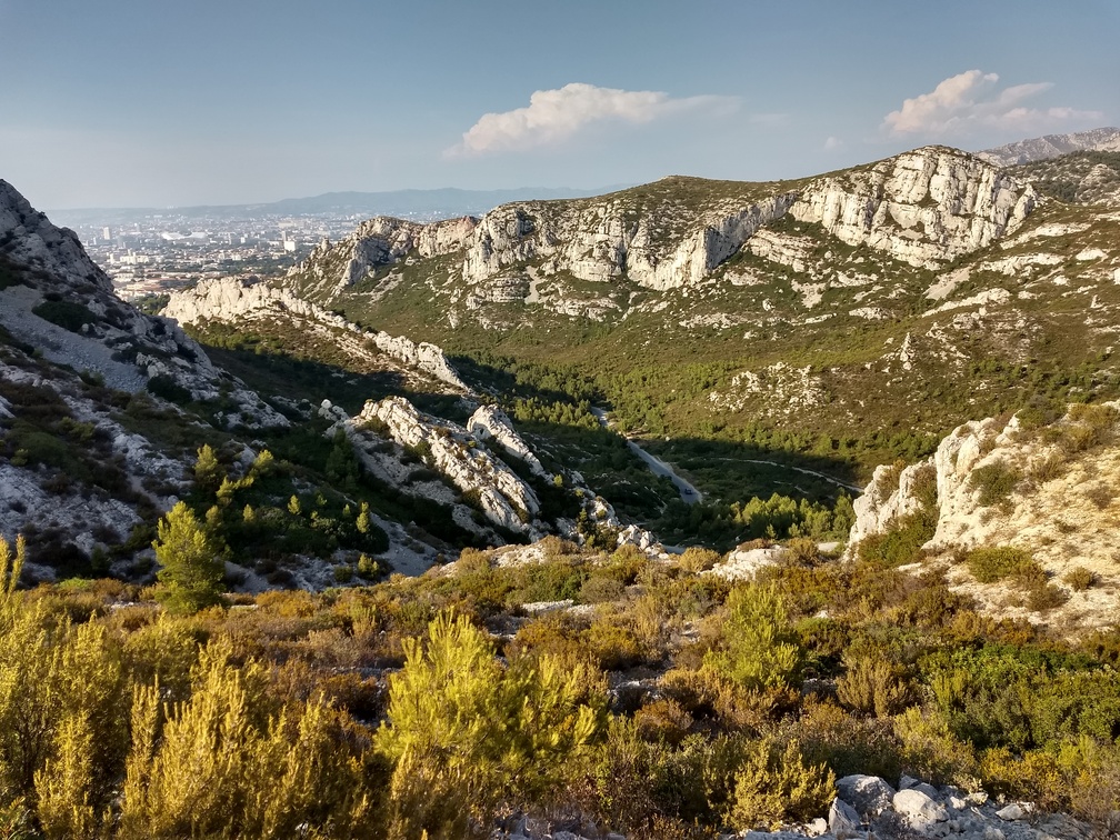 Vista da cidade de Marselha nas Calanques