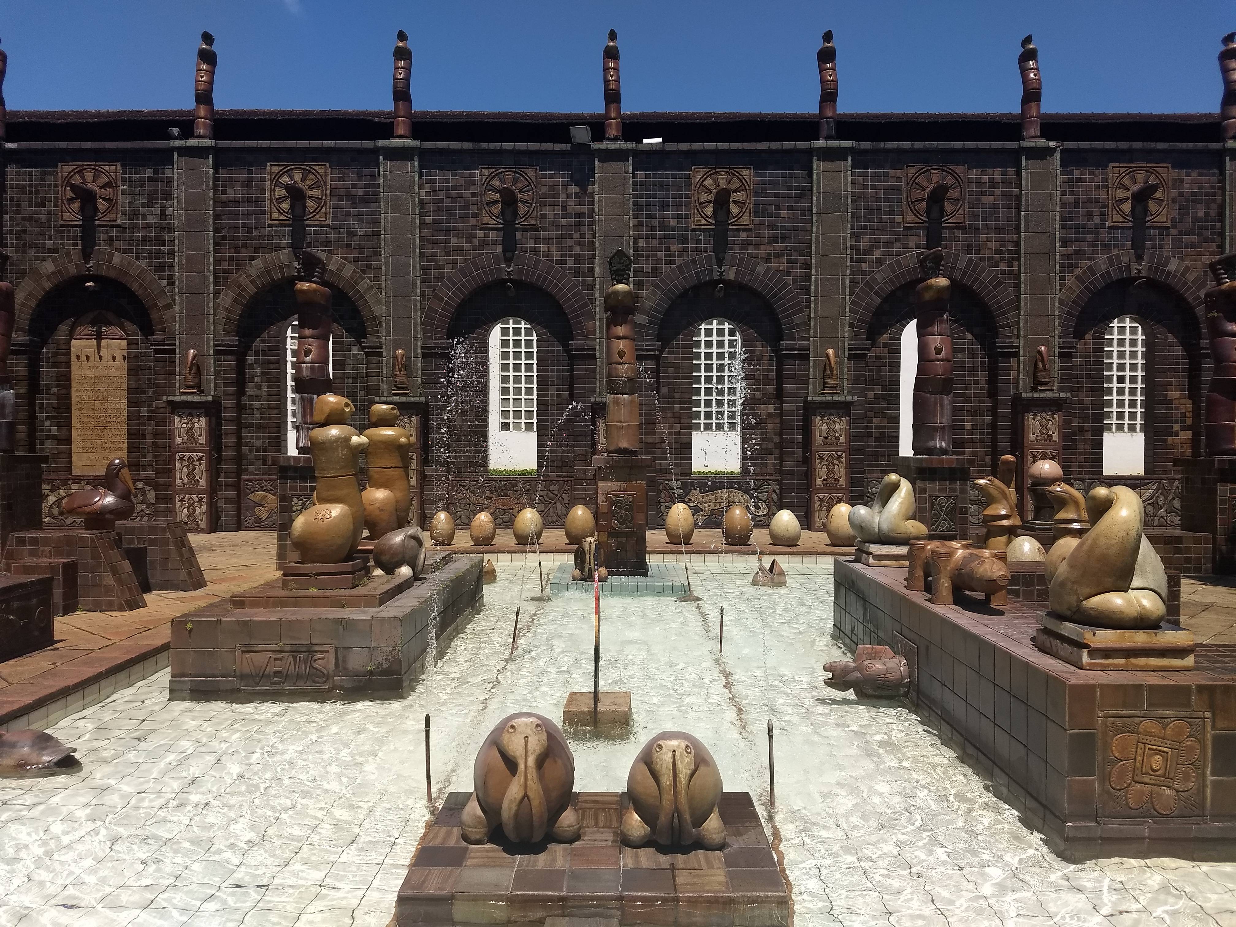 Fonte na Oficina de cerâmica Brennand