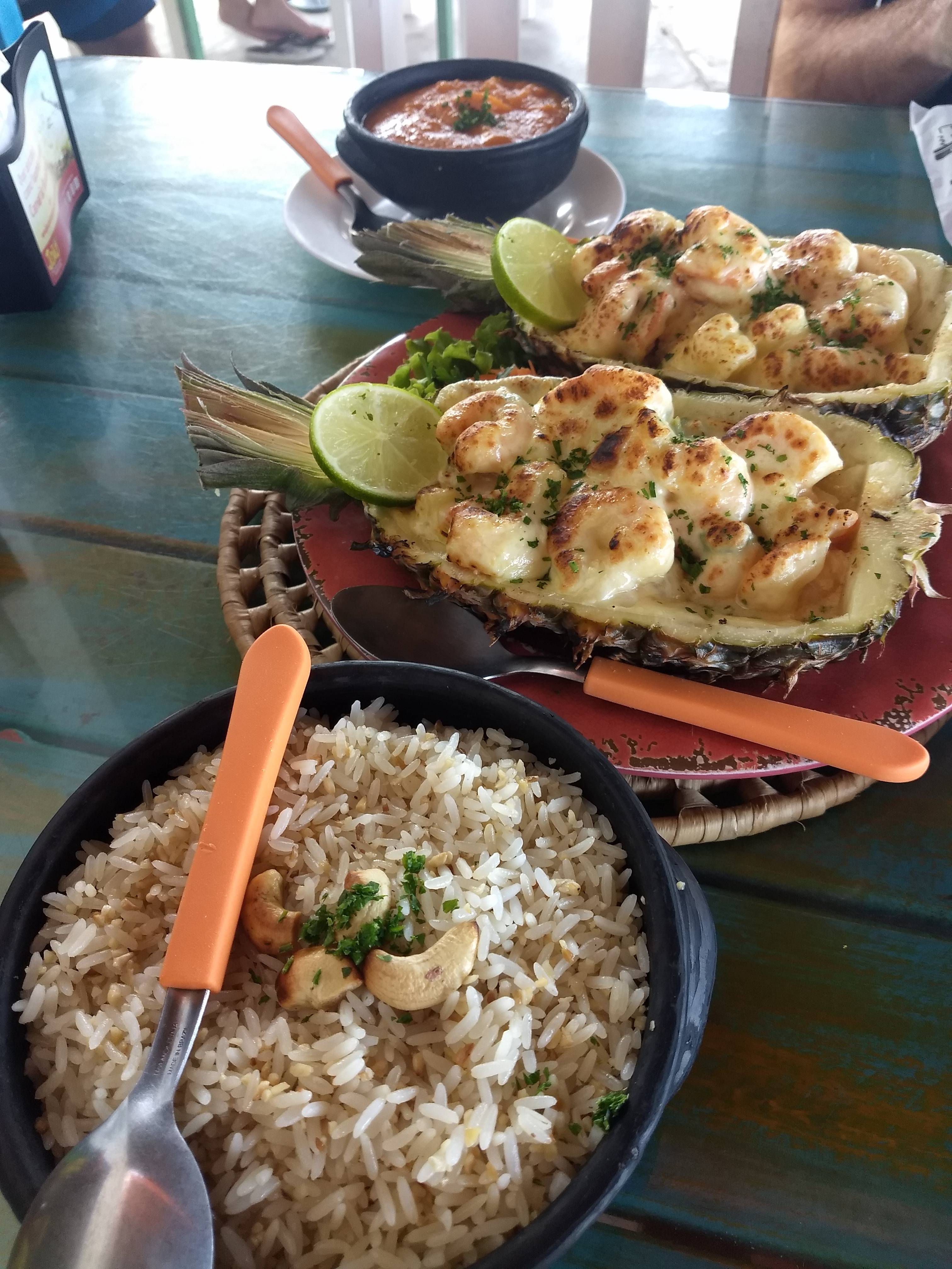 Camarão no abacaxi do João restaurante